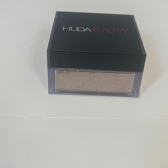 Hues Beauty Banana Bread loose powder - Picture 1 of 4